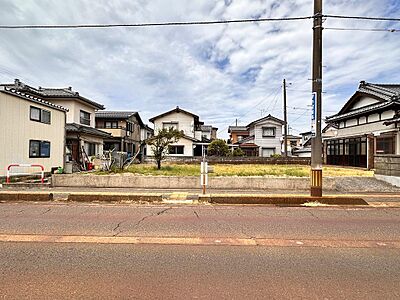 外観：前面道路に消雪パイプあり