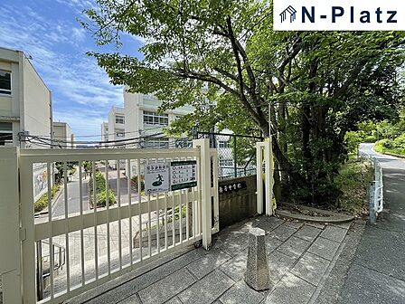 舞子中学校まで約1300m