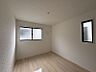 室内：2階洋室は6帖超え！2面採光で風通し良好なお部屋です♪