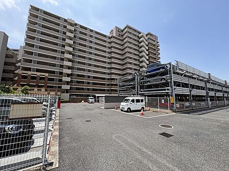 人気の角部屋!採光・通風良好の物件!共用スペース充実のマンションです♪