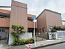 周辺：若梅保育園まで　570m　徒歩約8分●認可保育園です。2階建ての園舎に園庭を備え、建物内にはランチルームや遊戯室があり、子どもたちは室内でも室外でものびのびと過ごしています。