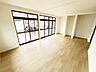 リビング/ダイニング：【リフォーム中】1階南東側和室です。こちらのお部屋は間取り変更によりLDKの一部となります。