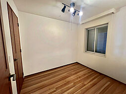 居心地の良い洋室で、家族のくつろぎも自分の仕事も両立。