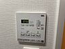 洗面：浴室乾燥機を完備しており、洗濯物の室内干しにも便利。忙しいご家庭をサポートします。