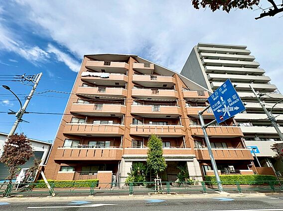 落ち着いた外観...