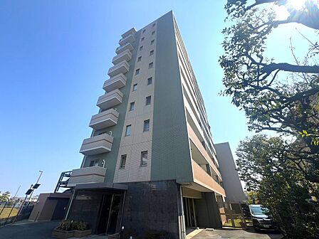現地外観(2026年7月撮影)10階建・5階のお部屋になります。
