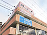 周辺：【プライスカット和泉鶴山台店まで徒歩5分(約400m)】営業時間は9:00〜21:00。日常のお買い物におすすめのスーパーです。食料品、酒類、住居関連用品などが販売されています。