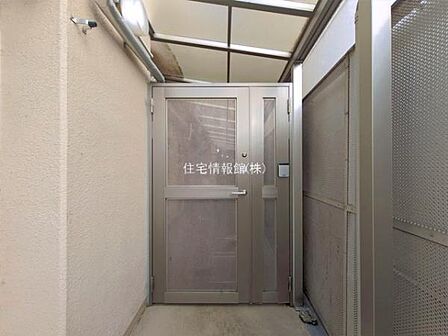 ゆったりとした印象のエントランスです。