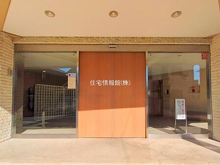 ゆったりとした印象のエントランスです。