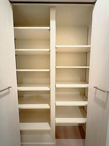 収納 秀和幡ヶ谷レジデンス 4階/-