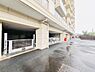 駐車場：駐車場です。前面道路との高低差も少なく、スムーズに出入りできます。