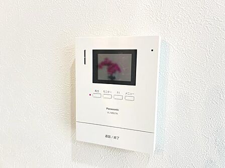 訪問者を確認できるTVモニター付きインターフォンです。