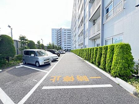 駐車場ももちろん完備しておりますのでお車所有の方にも心強いです。