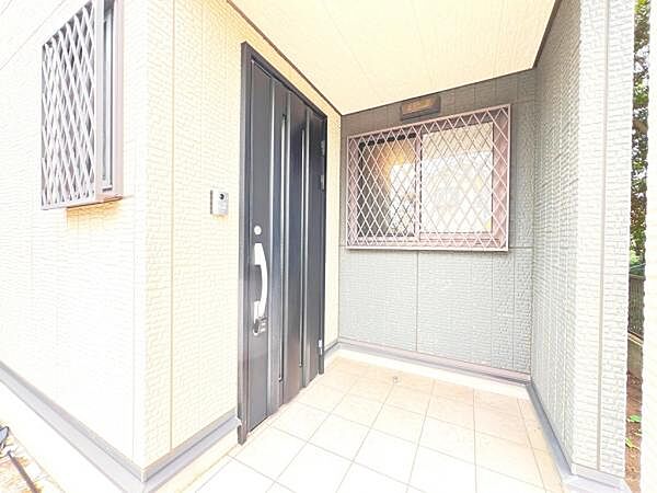 玄関を拡大表示
