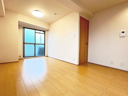 家族団らんの場所としてゆったりと居心地の良いリビングです。