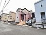 外観：前面道路を含めた現地写真です。