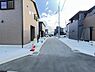 外観：前面道路を含めた現地写真です。