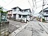 外観：前面道路を含めた現地写真です。