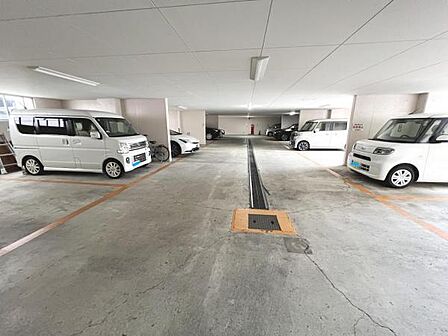 駐車場ももちろん完備しておりますのでお車所有の方にも心強いです。