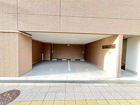 駐車場ももちろん完備しておりますのでお車所有の方にも心強いです。