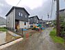 外観：前面道路を含めた現地写真です。