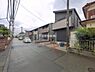 外観：前面道路を含めた現地写真です。