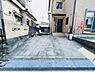 駐車場：敷地内の平置き駐車場です。