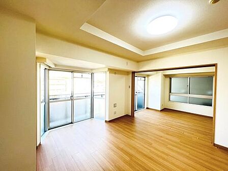 家族団らんの場所としてゆったりと居心地の良いリビングです。