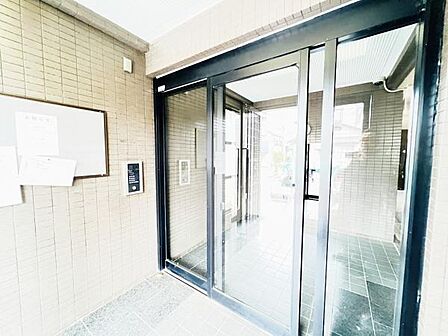 エントランスです。皆様やお客様をお出迎え致します。