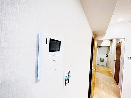 訪問者を確認できるTVモニター付きインターフォンです。