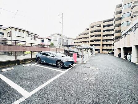 駐車場ももちろん完備しておりますのでお車所有の方にも心強いです。
