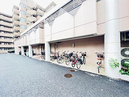 敷地内の駐輪場です。