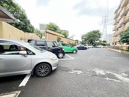 駐車場ももちろん完備しておりますのでお車所有の方にも心強いです。