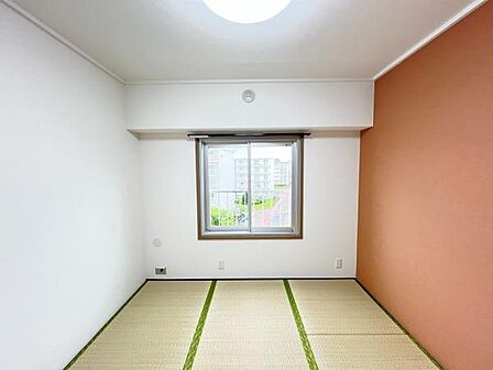 和室スペースです。畳のお部屋は寛げる空間ですね。
