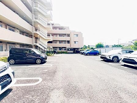 駐車場ももちろん完備しておりますのでお車所有の方にも心強いです。