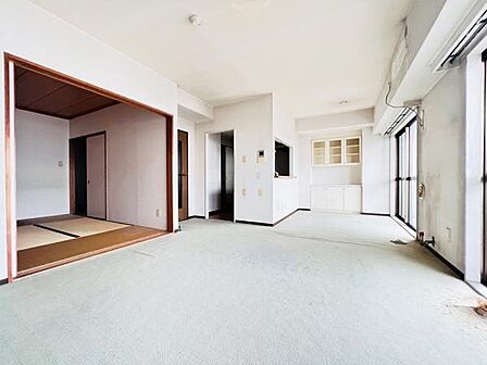 リビングダイニングになります。ご家族そろっての素敵な空間になりそうですね。