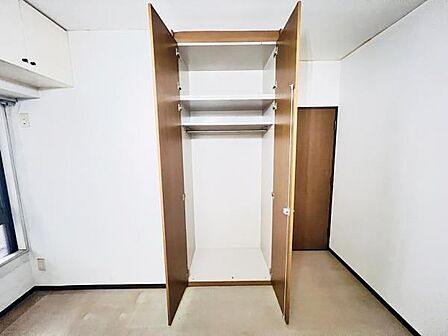 いつでもお部屋をスッキリお使い頂ける収納スペースを設置。