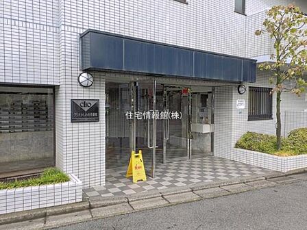 ゆったりとした印象のエントランスです。