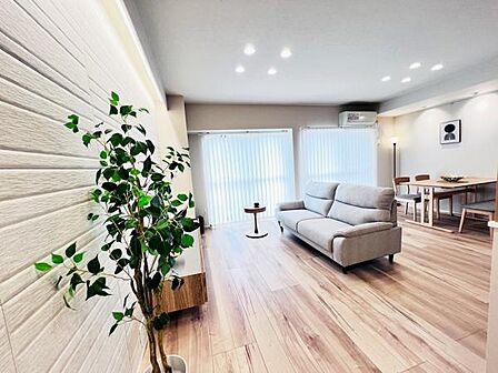 家族団らんの場所としてゆったりと居心地の良いリビングです。