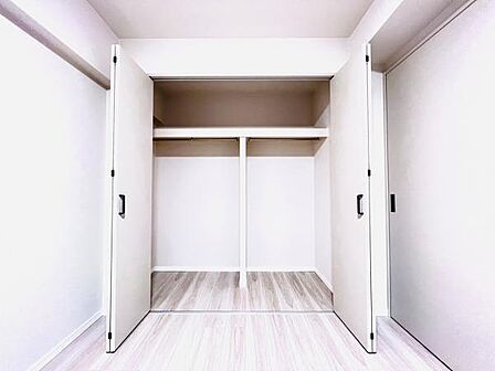 いつでもお部屋をスッキリお使い頂ける収納スペースを設置。
