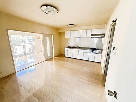リビングダイニングになります。ご家族そろっての素敵な空間になりそうですね。