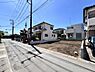 外観：前面道路を含めた現地写真です。