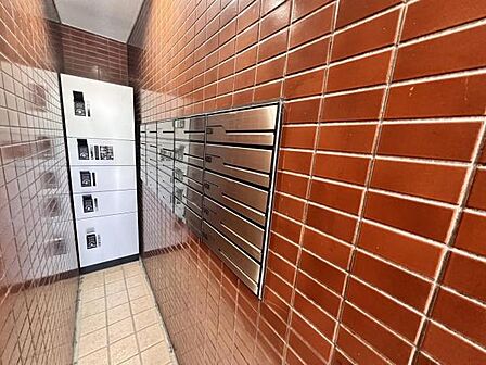 不在時にも荷物を受け取れる宅配ボックス。