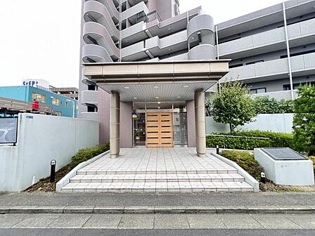 エントランスです。皆様やお客様をお出迎え致します。