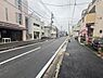 外観：前面道路を含めた現地写真です。