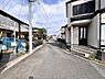 外観：前面道路を含めた現地写真です。