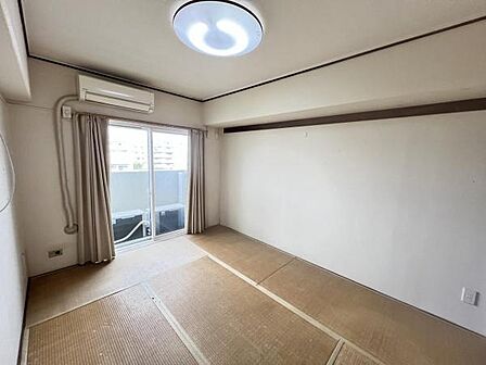 和室スペースです。畳のお部屋は寛げる空間ですね。