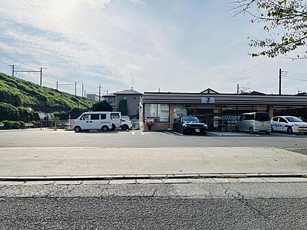 セブン-イレブン 町田南成瀬さくら通り店まで約630m(徒歩8分)