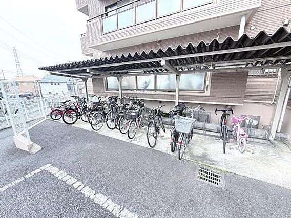 敷地内の駐輪場...