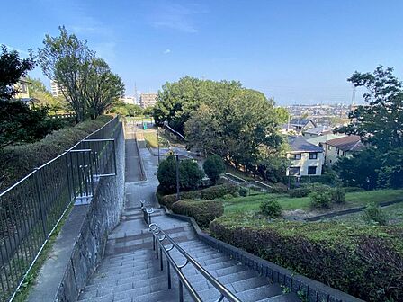 小山白山公園まで約500m(徒歩7分)